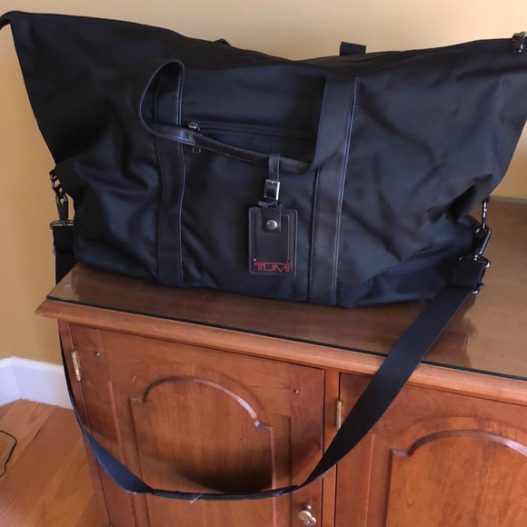 tumi mens duffle